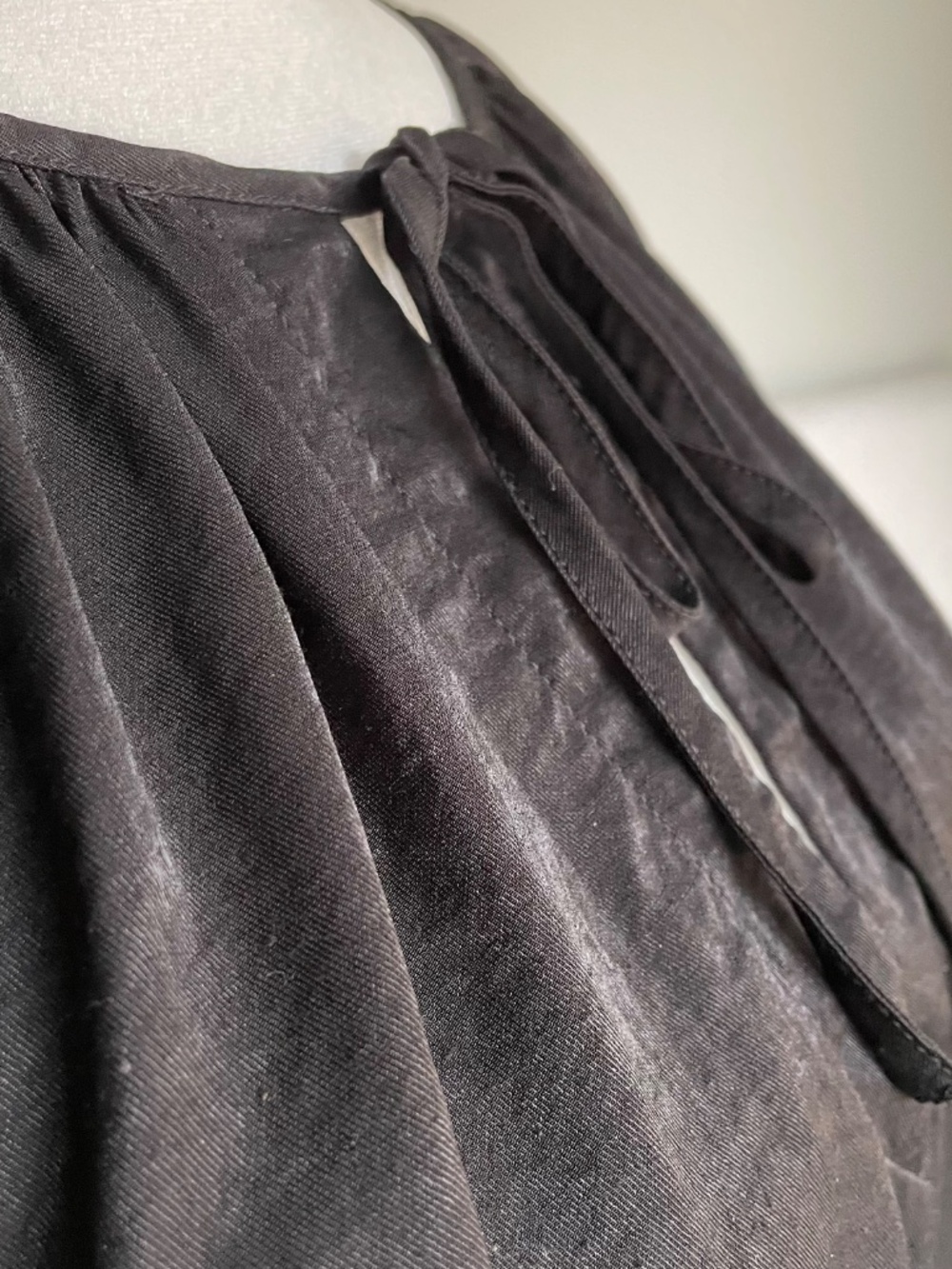 Ava & Viv Black Tunic Blouse with Keyhole and Tie Front, Size 2X - Picture 4 of 13
